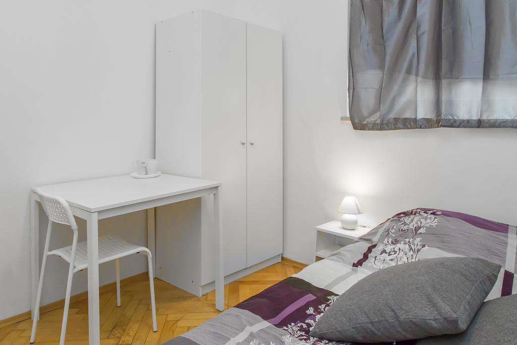 Metro Centrum Guest Rooms Варшава Экстерьер фото